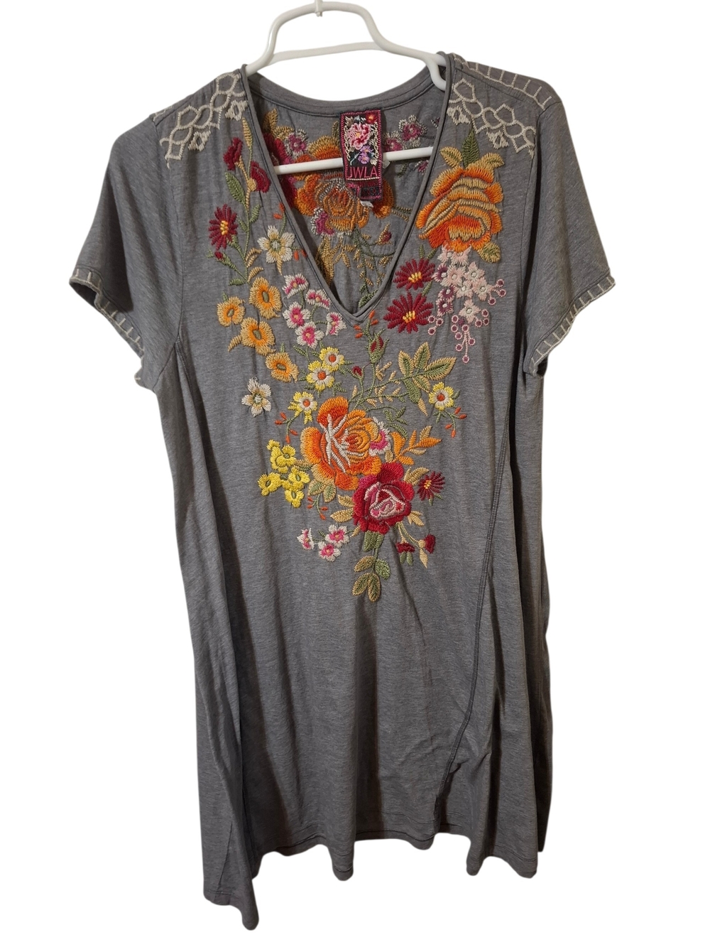 Johnny Was Adeline Floral (Size L) Embroidered Gray V-Neck Tunic Top